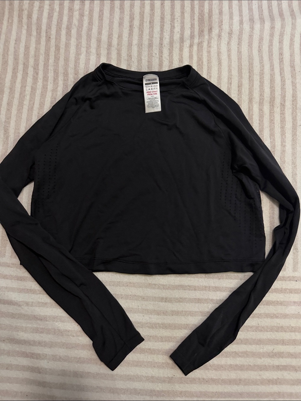 Gym shark Black Long-Sleeve Crop Tee